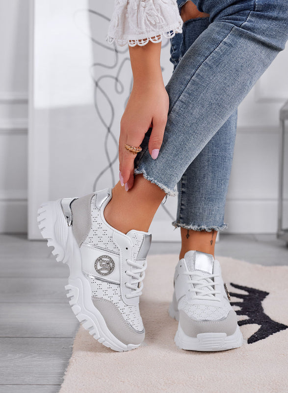 GRAZIA - Zapatillas blancas perforadas con aplicación de joya