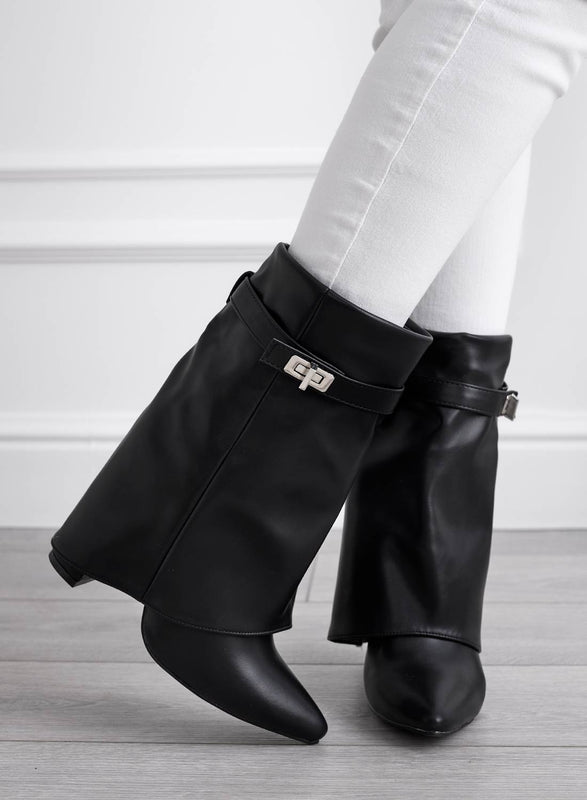 BROKEN - Black ankle boots with cuff