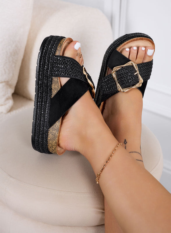MAYA – Sandalias tipo chanclas negro con plataforma y maxi hebilla dorada trenzada