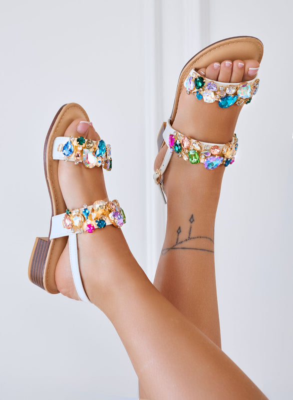 DIAMOND – Sandalias planas blancas con piedras joya multicolor y correa ajustable
