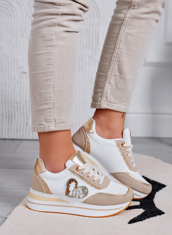 LORELLA - Zapatillas beige con aplicación de joya en forma de corazón