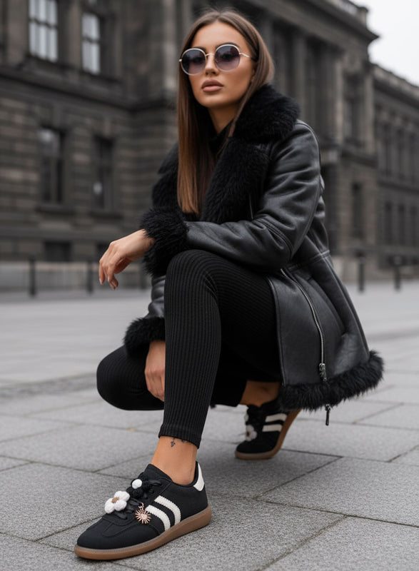 MELISSA - Zapatillas negras y beige con flores de crochet