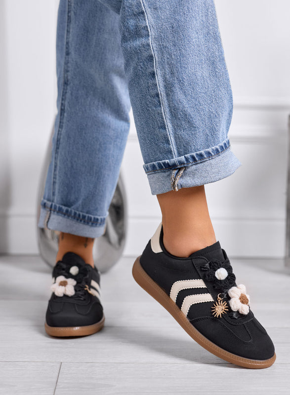 MELISSA - Zapatillas negras y beige con flores de crochet