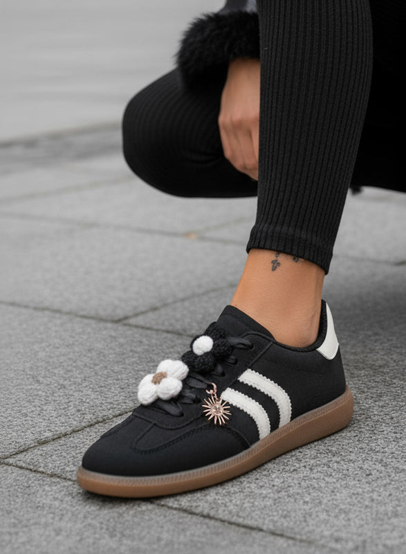 MELISSA - Zapatillas negras y beige con flores de crochet