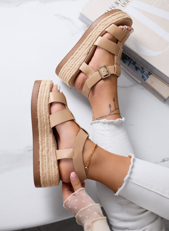 SHELLY - Sandalias beige tipo plataforma con tiras anchas y suela de cuerda
