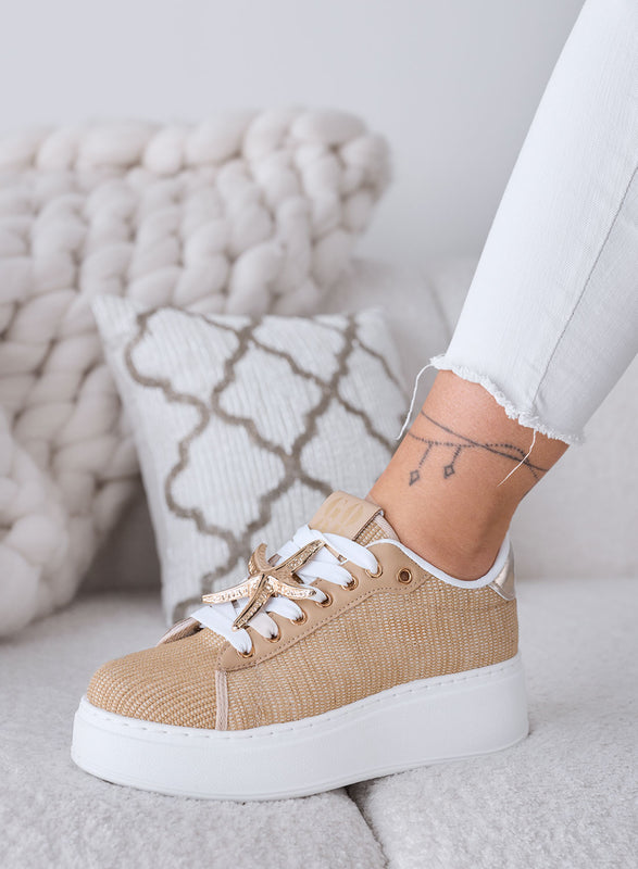 LINDA - Zapatillas beige con apliques de joya dorados y suela plataforma