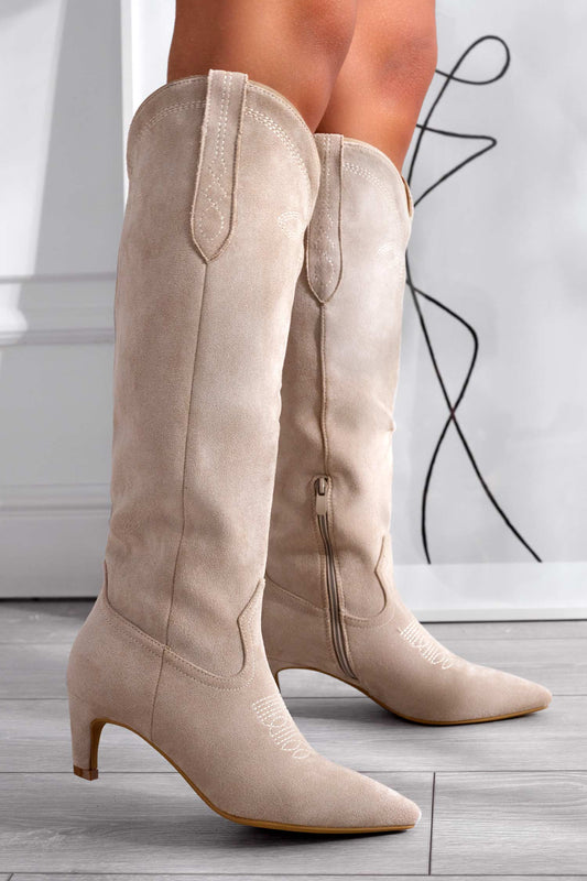 Botas beige de ante con tacón de aguja