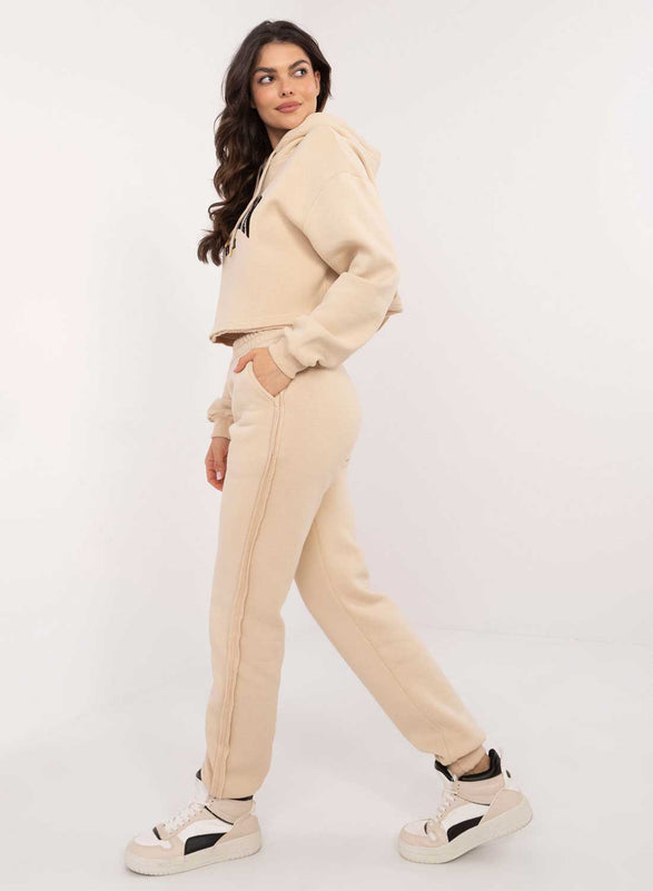 Conjunto beige de dos piezas con felpa y estampado Brooklyn
