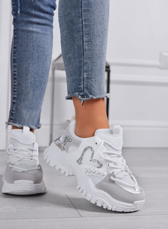 LORY - Zapatillas deportivas blancas para mujer con corazón y detalles grises