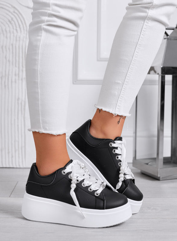 CARTER - Zapatillas Platform Negras con Cordones de Raso y Perlas