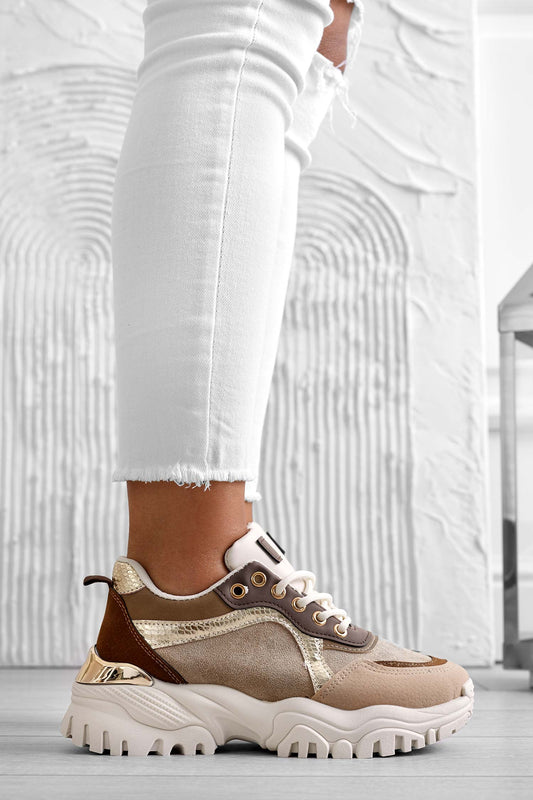 Zapatillas color barro con suela alta y paneles en contraste