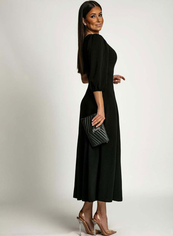 Vestido negro de un solo hombro con abertura lateral