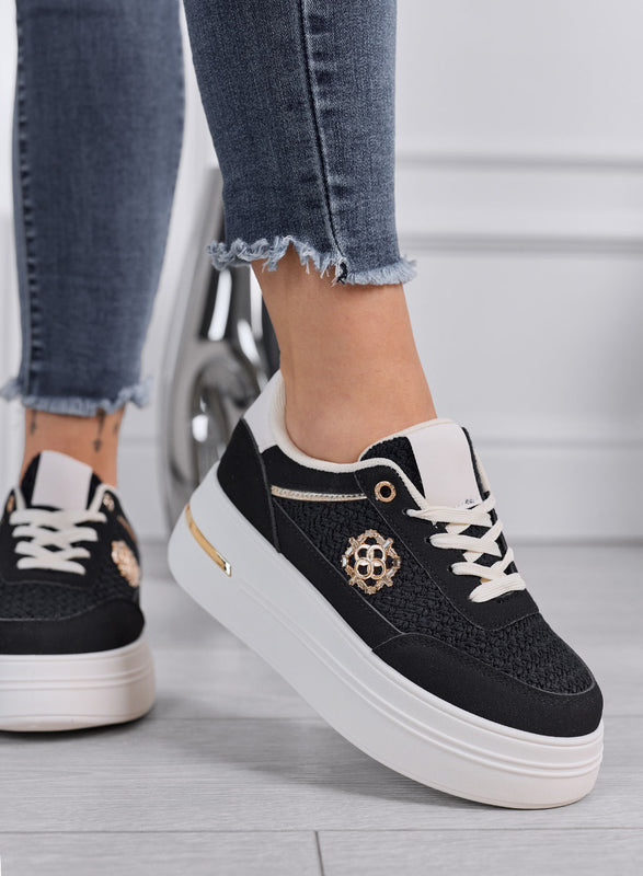 CLARA - Zapatillas negras con plataforma, inserciones entrelazadas y detalles dorados