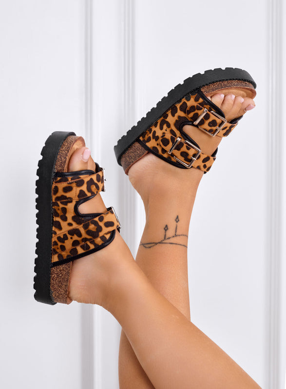 GOMEZ - Sandalias tipo chanclas de plataforma con estampado de leopardo y doble hebilla