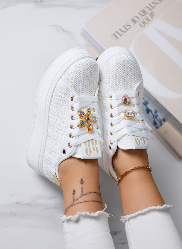 MARISA - Zapatillas blancas con plataforma y detalle joya