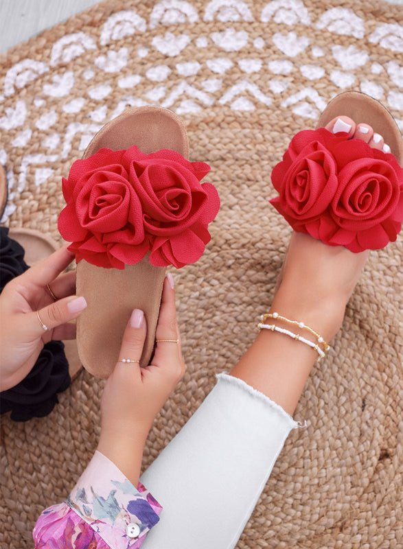 SUMMER - Sandalias rojas tipo chancla con flores aplicadas