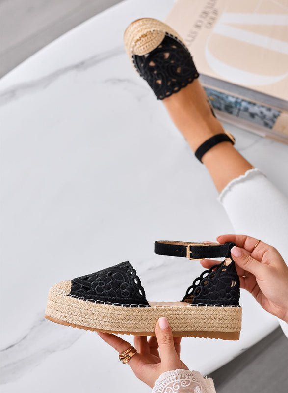 CRISTY - Espadrilles negras bordadas con cinturón al tobillo y suela platform de cuerda