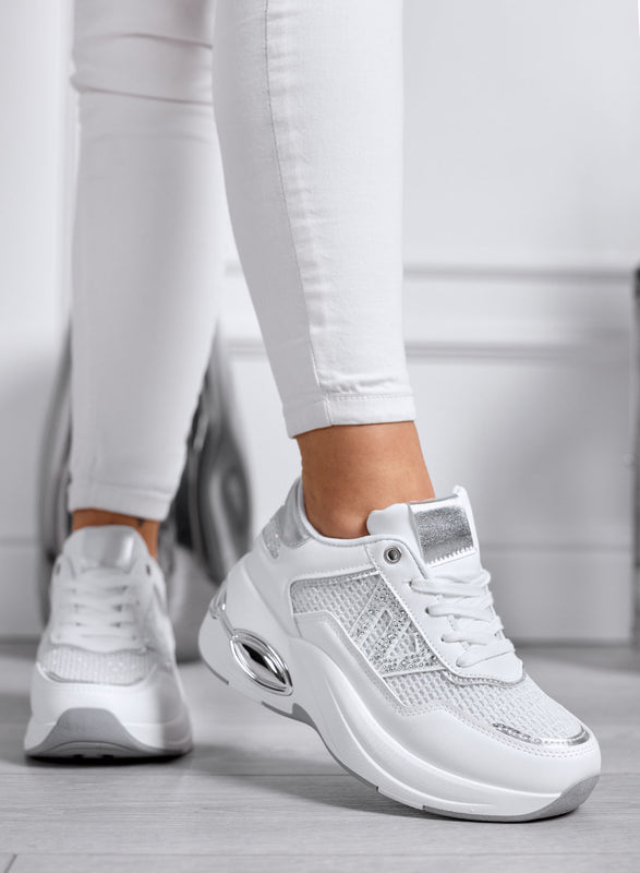 CAMILLA - Zapatillas Blancas con Strass y Detalles Plateados