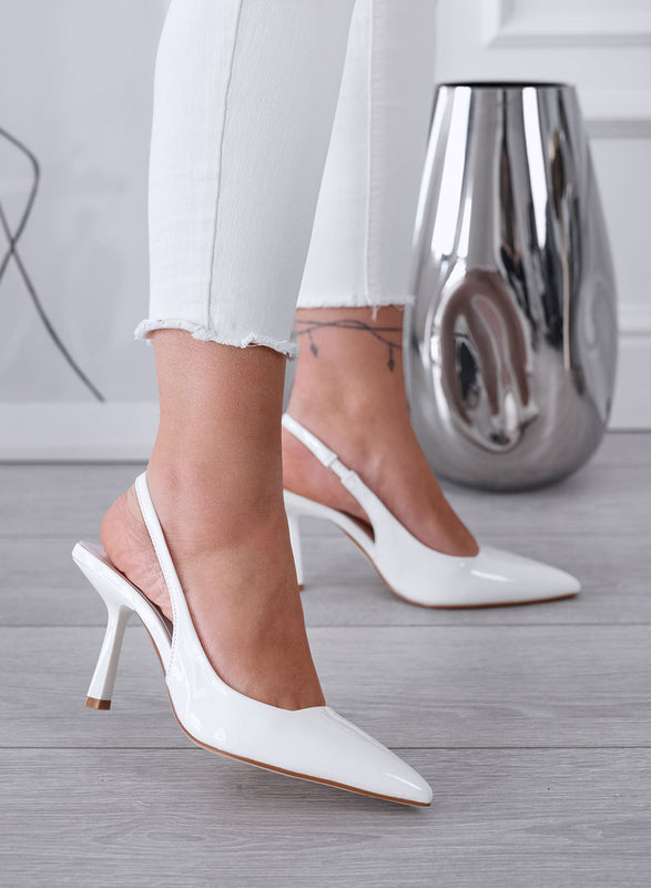 NAOMI - Zapatos destalonados blancos de charol con punta y tacón