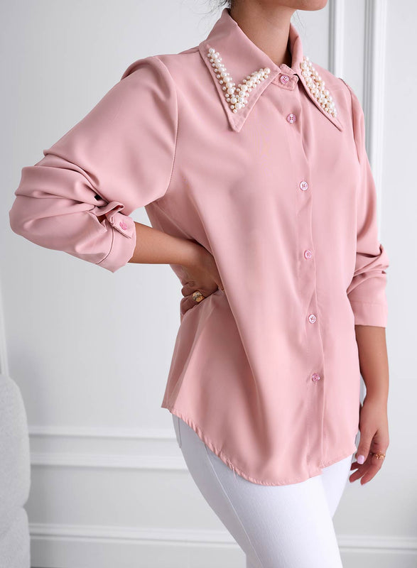 Camisa rosa con cuello adornado