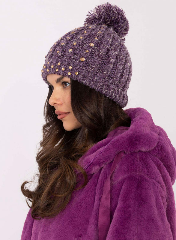 Gorro morado acolchado con strass y pompón