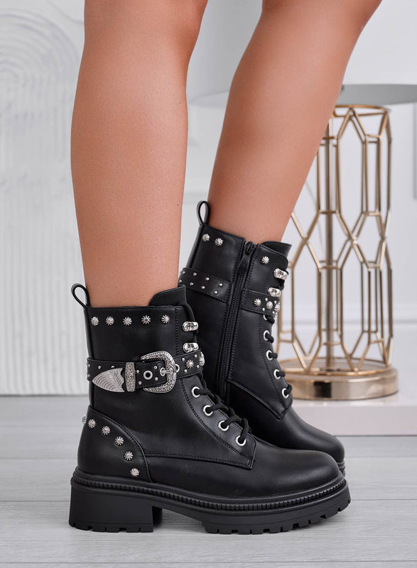 BERNADETTE - Botines negros estilo biker con hebillas y tachuelas