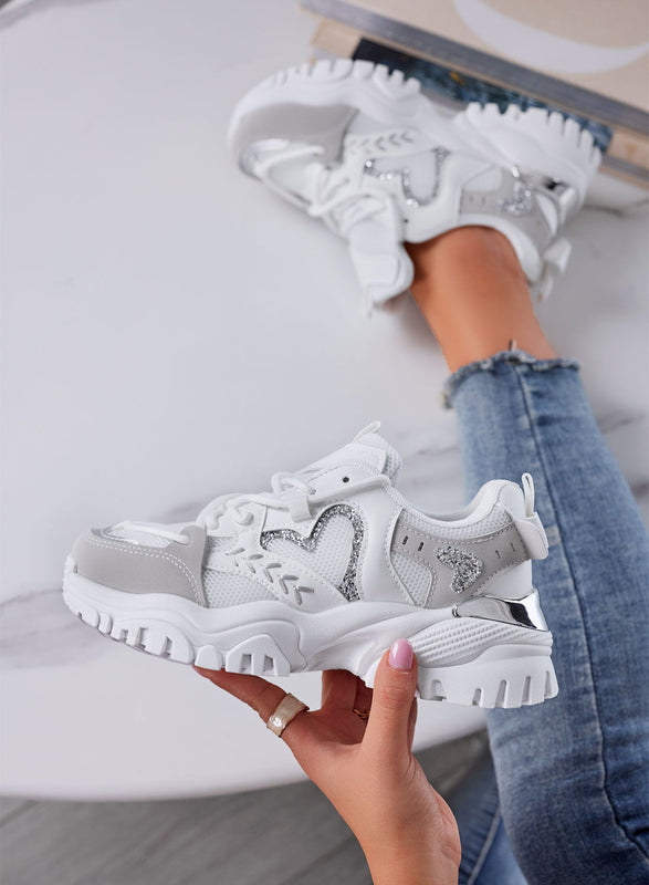 LORY - Zapatillas deportivas blancas para mujer con corazón y detalles grises