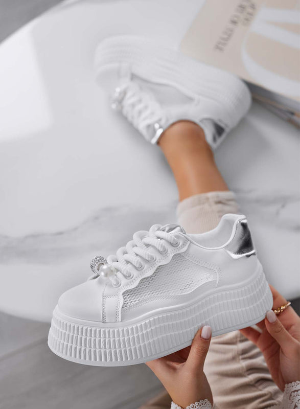 MIRELA - Zapatillas blancas con inserciones plateadas, suela ondulada y diseño de malla