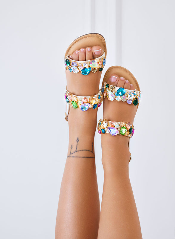 DIAMOND – Sandalias planas blancas con piedras joya multicolor y correa ajustable