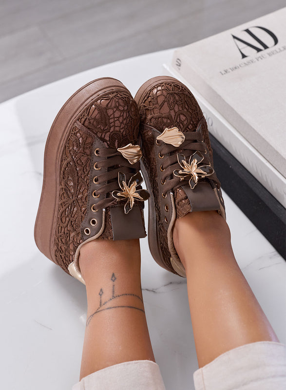 HOPE - Sneakers Donna Marroni in Pizzo con Applicazioni Floreali Oro