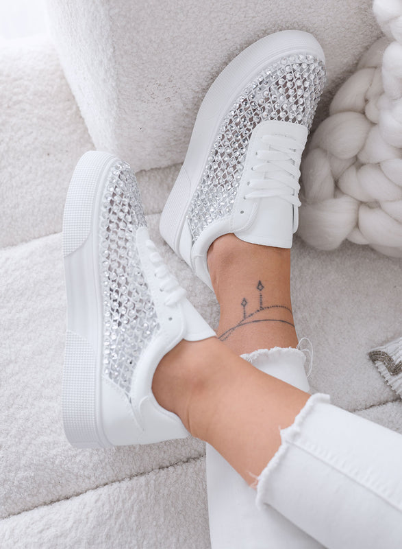 CASSANDRA - Zapatillas Blancas con Strass y Detalles Brillantes
