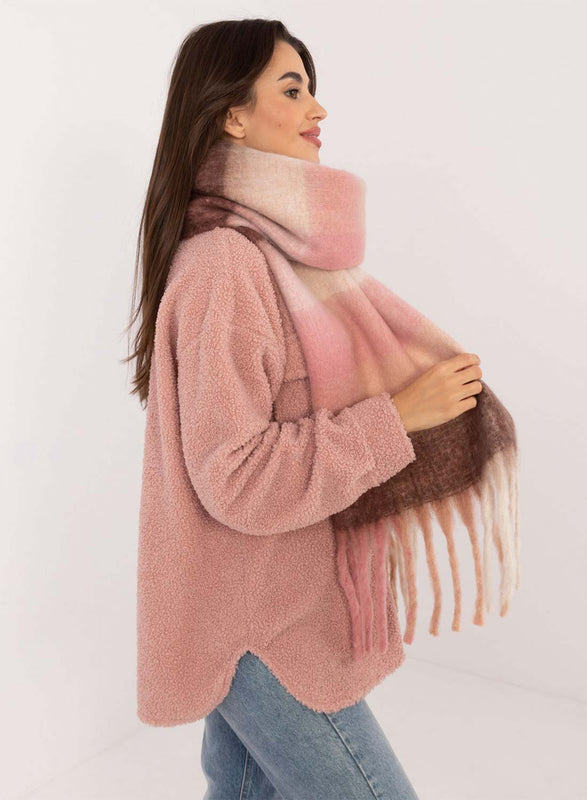 Bufanda oversize en tonos rosa empolvado