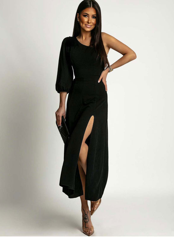 Vestido negro de un solo hombro con abertura lateral