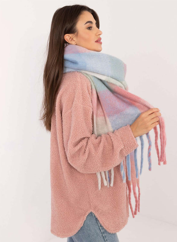 Bufanda oversize en tonos rosa y azul