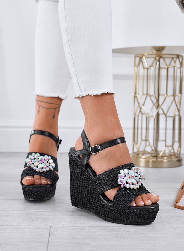 SABRINA - Sandalias negras con cuña, cinturón y maxi strass