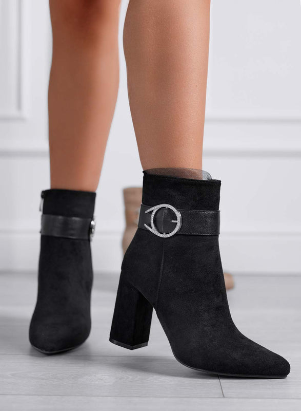 CLARK - Botines negros con tacón ancho y hebilla de strass