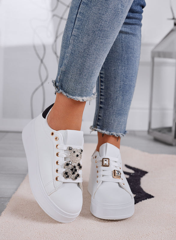 TANIA - Zapatillas blancas y negras con aplique de teddy joya