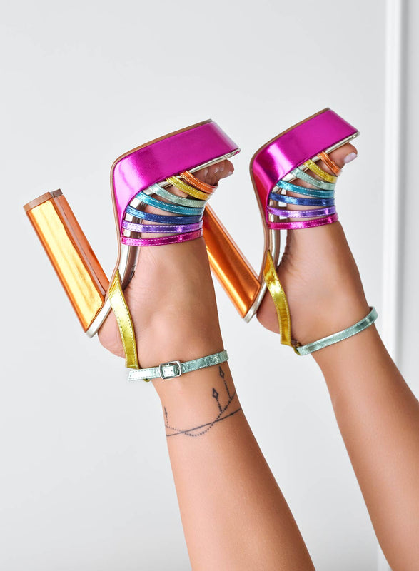 Sandalias multicolor con cordones y tacón alto