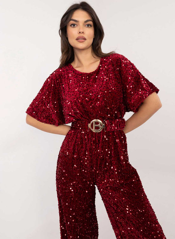 Mono burdeos de lentejuelas con cinturón en la cintura
