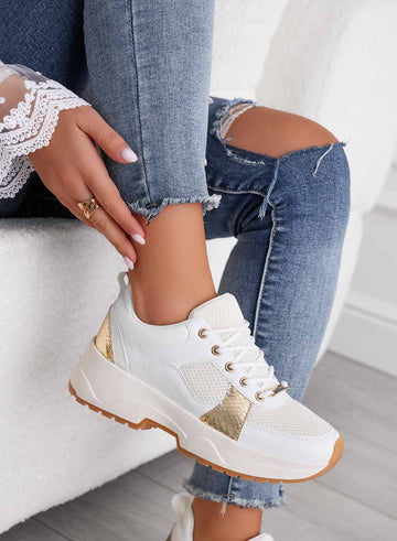 Zapatillas Alexoo blancas perforadas con detalles dorados
