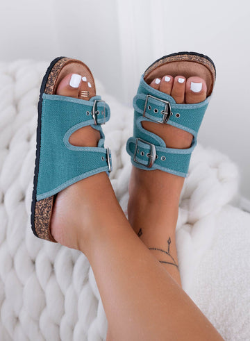 KETTY - Sandalias tipo chancla verde agua de tela con hebillas