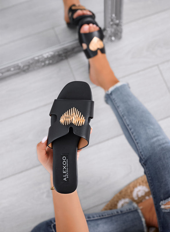 IGGY - Sandalias tipo zapatilla negras con aplicación de corazón dorado
