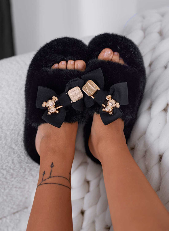 DENVER - Black eco-fur slippers with gold teddy brooch