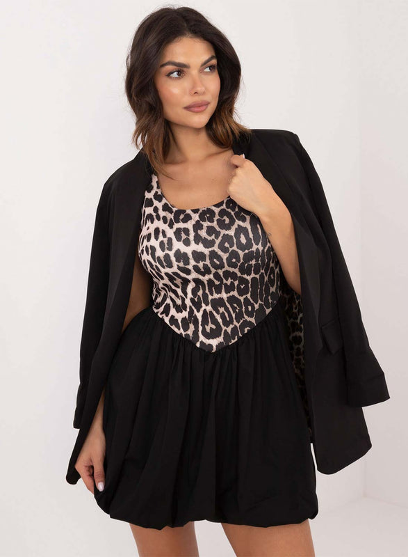 Vestido de estampado animal print con falda negra a contraste