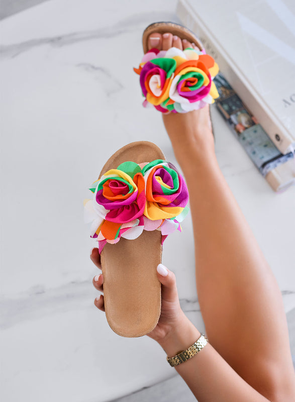 SUMMER - Sandalias multicolor tipo chancla con flores aplicadas