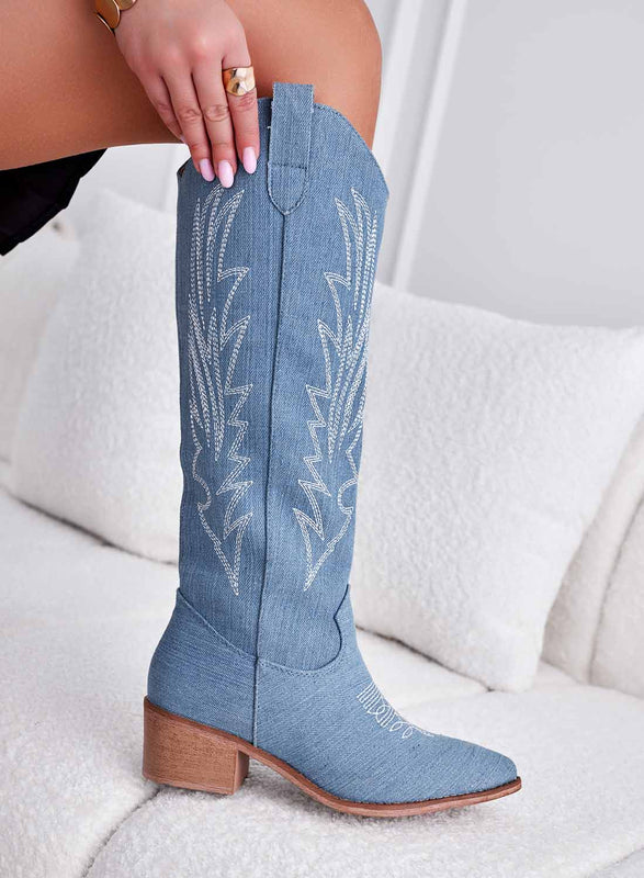 Botas camperas azul vaquero con bordado