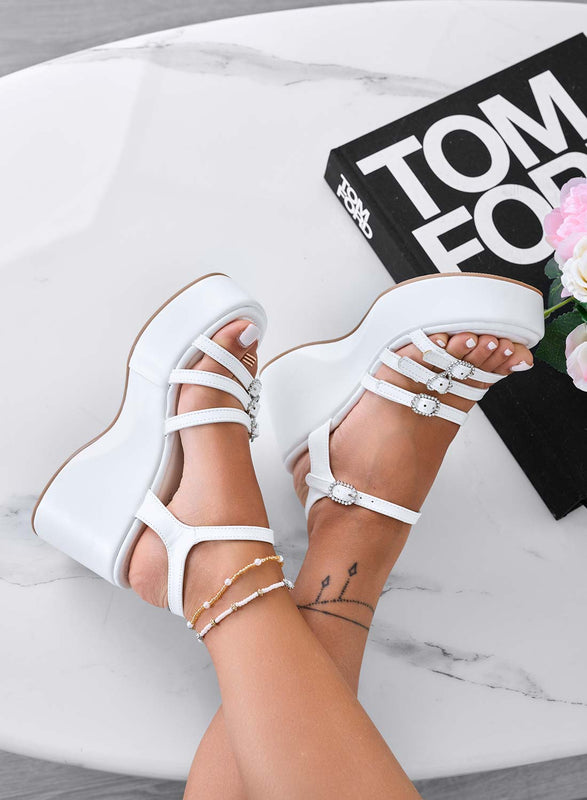 MORGAN - Sandalias blancas con cuña y hebillas de strass