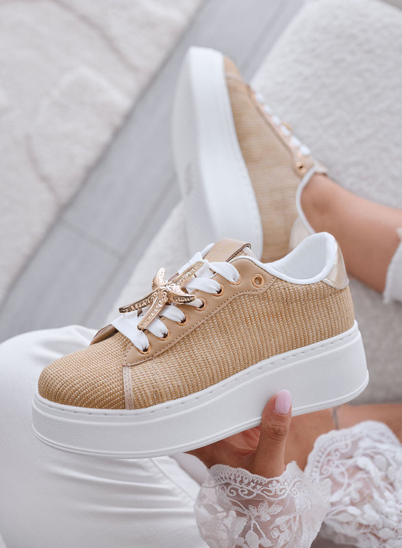 LINDA - Zapatillas beige con apliques de joya dorados y suela plataforma