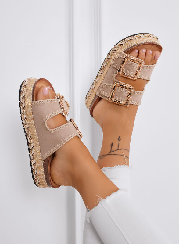 SPARTA - Sandali Ciabatte beige con maxi fibbie oro e suola platform