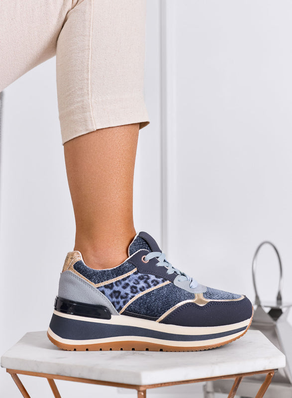 ATENE - Zapatillas azules con detalles animal print y suela alta